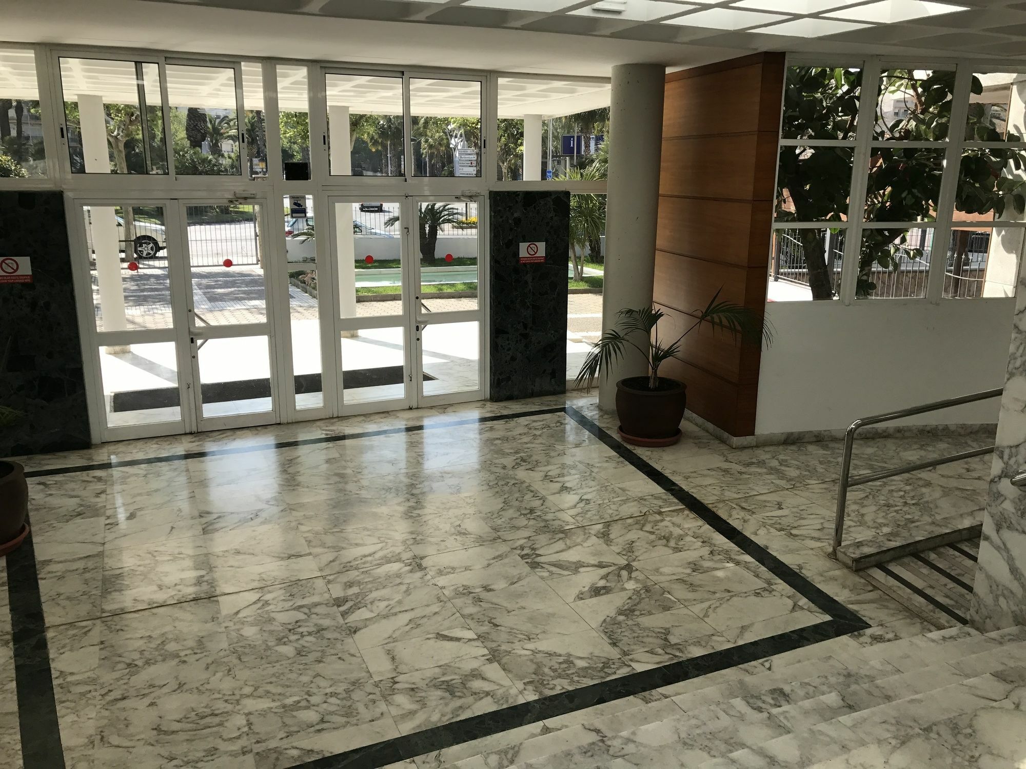 סאלו Costa Dorada Apartments מראה חיצוני תמונה